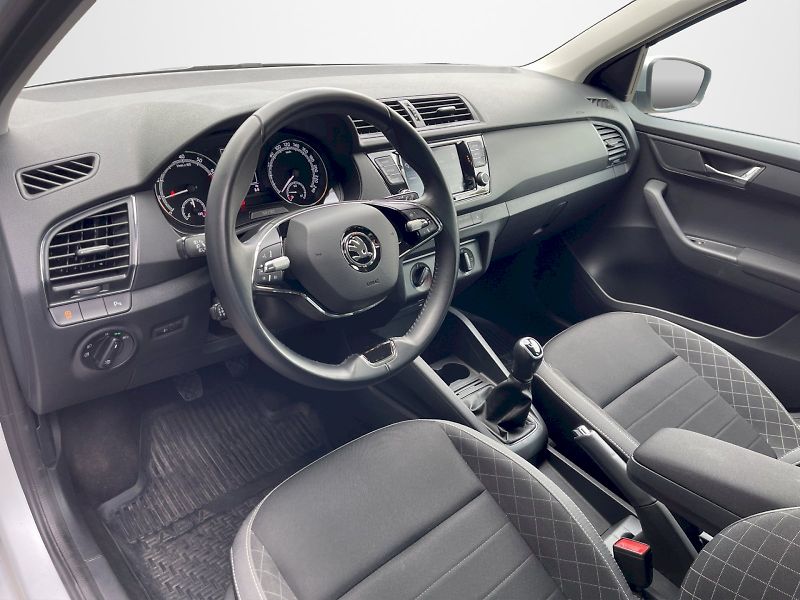 Škoda Fabia (2022) 1.0 TSI 70kW Ambition Plus Com - fotka 5 z 33