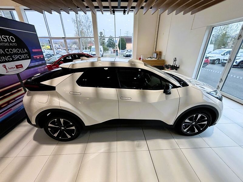 Toyota C-HR 1,8   Style PHEV - fotka 7 z 10