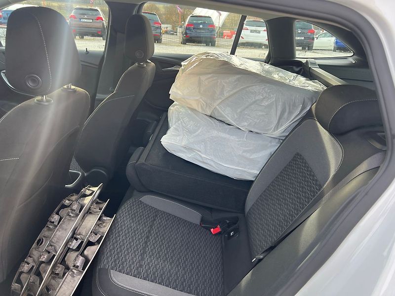 Opel Astra Sports Tourer 1.5 - fotka 11 z 14