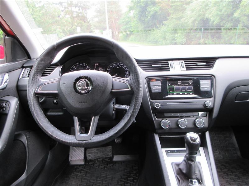 Škoda Octavia 1,6 TDi 81 Kw, Nové v ČR - fotka 17 z 25