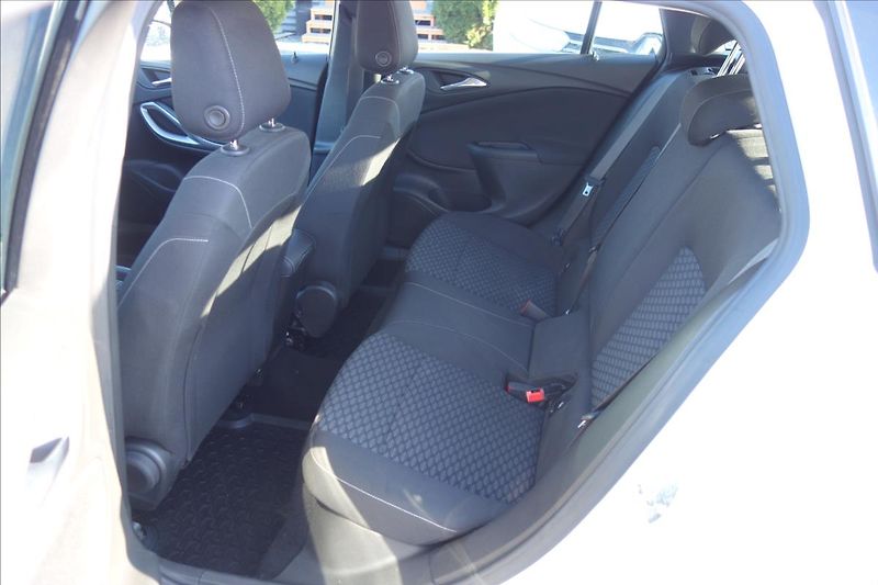 Opel Astra 1,6 CDTi 81KW, ČR, 1 MAJITEL. - fotka 14 z 33