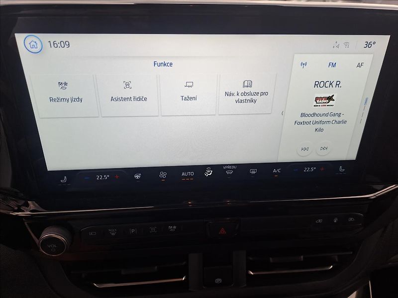 Ford Tourneo Custom 2,0 EcoBlueTitanium X L2 AWD - fotka 15 z 29