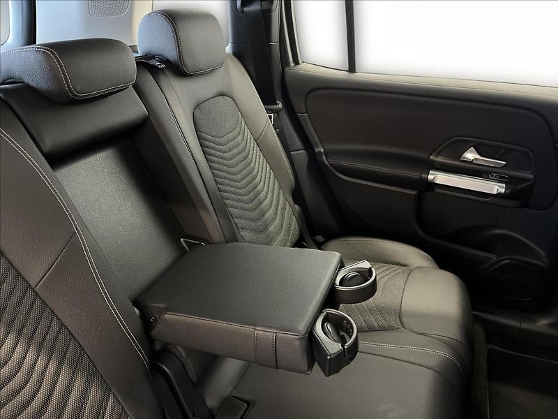 Mercedes-Benz GLB 200 d 4MATIC - fotka 20 z 22