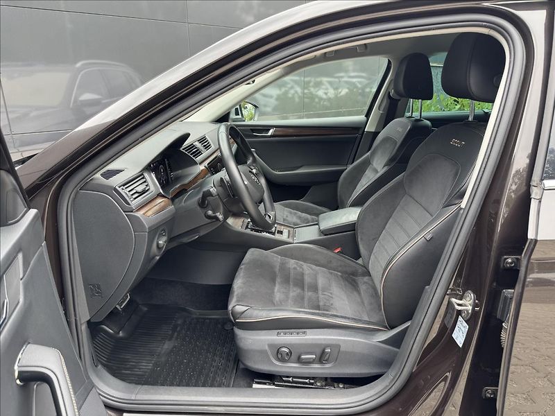 Škoda Superb 2,0 TDI 140kW Scout 4x4 DSG ČR - fotka 11 z 31