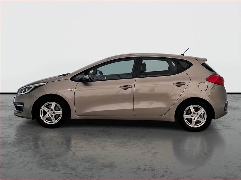 Kia Ceed (2017) 1.4 CVVT, Park. senzory - fotka 3 z 16