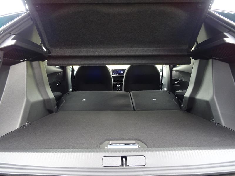 Peugeot 2008 (2026) ALLURE Turbo 100k MAN6 - fotka 14 z 43