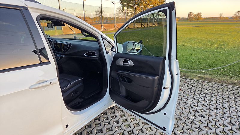 Chrysler Pacifica 3,6L 211 kW,Limited 7 míst,LPG - fotka 11 z 48
