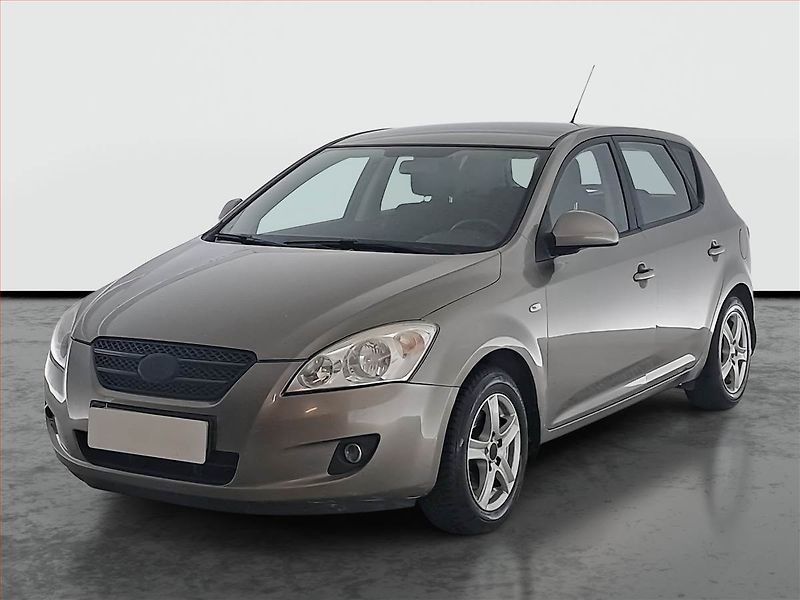 Kia Ceed (2009) 1.6 CVVT, po STK, oblíbený vůz - fotka 2 z 16