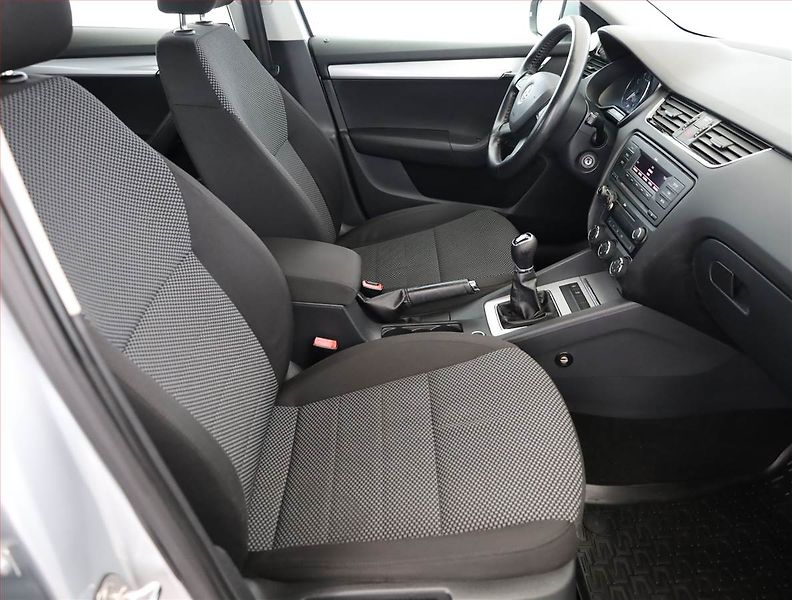 Škoda Octavia (2013) 1.8 TSI, Tempomat - fotka 7 z 18