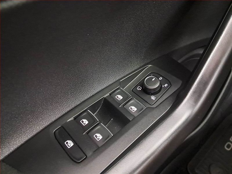 Volkswagen Taigo (2023) 1.0 TSI - fotka 25 z 27