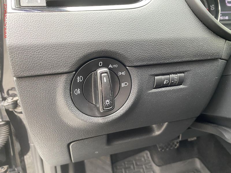 Škoda Octavia (2015) 2.0 TDi 4x4, ČR, servis - fotka 15 z 17