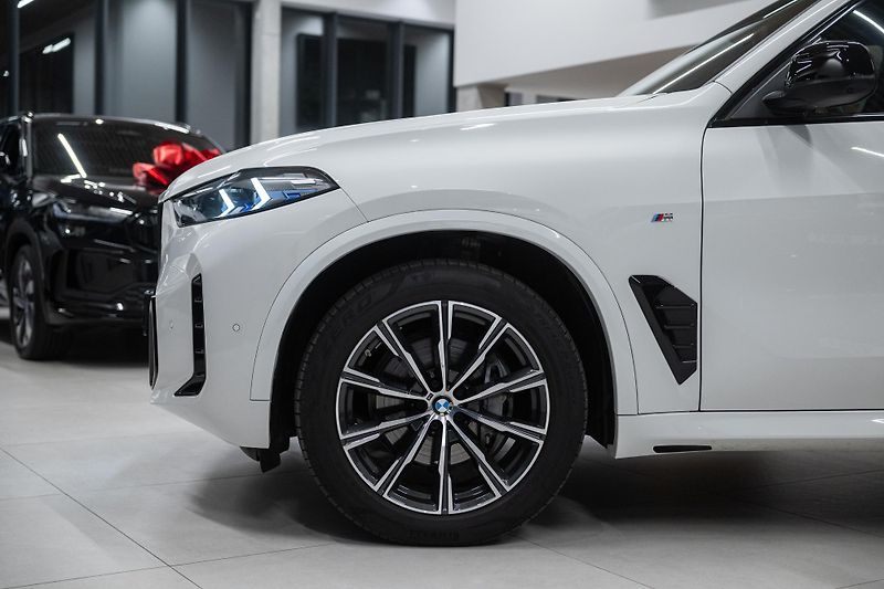 BMW X5 (2025) M30xD 210KW NEZÁVISLÉ MASÁŽ TZ - fotka 6 z 54