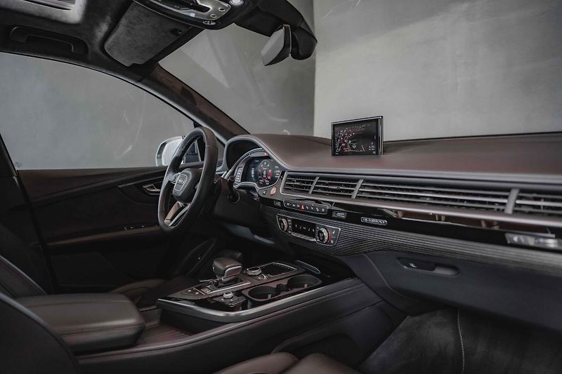 Audi SQ7 (2018) V8*TDi*7míst*HUD*B&O*TZ*CZ*R22 - fotka 19 z 19
