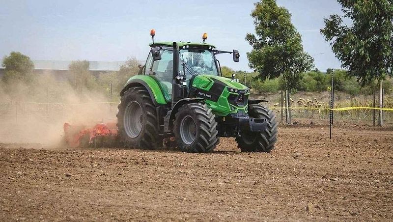 Traktory John Deere jsou s přehledem nejprodávanějšími v Česku.