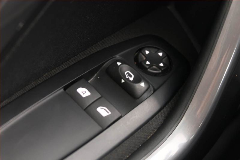 Peugeot 2008 (2017) 1.2 PureTech, Serv.kniha - fotka 14 z 17