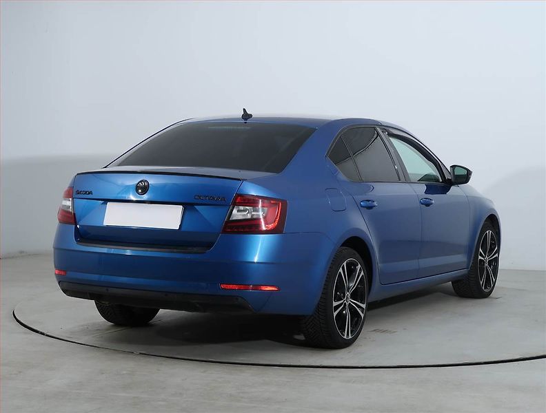 Škoda Octavia (2019) Style 1.5 TSI, Kůže, Tempomat - fotka 5 z 20