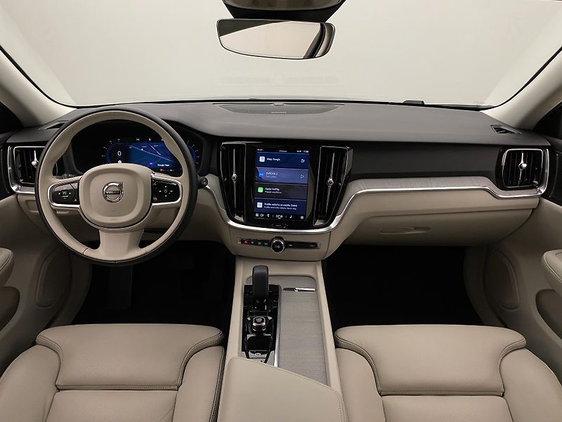 Volvo V60 B4 DARK PLUS AUT CZ - fotka 2 z 51