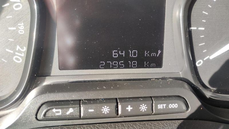 Peugeot Traveller (2017) Traveller 1.6 85kW - fotka 21 z 28