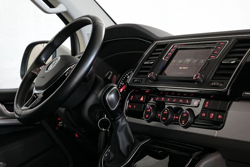 Volkswagen Multivan 2.0TDI 146KW DSG 4x4 Highline - fotka 15 z 30