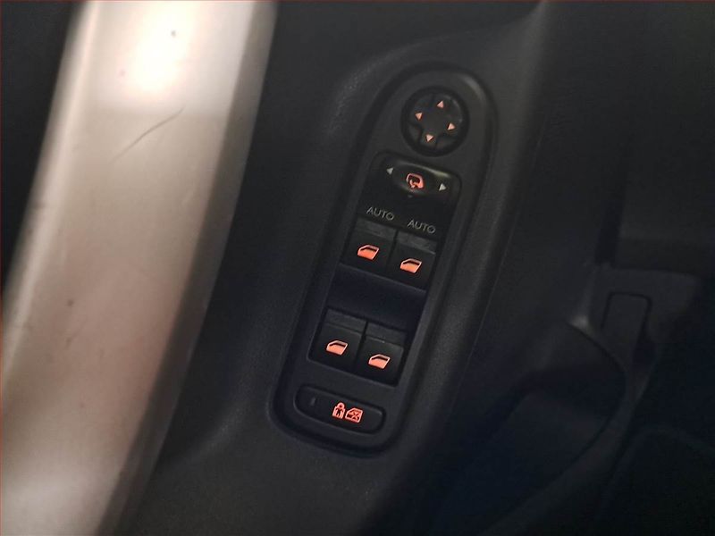 Citroën C3 (2011) 1.4 i, ČR,1.maj, po STK, Tažné - fotka 14 z 15