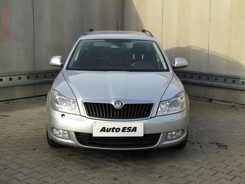 Škoda Octavia (2013) 1.6 TDi, ČR, Elegance - fotka 2 z 19