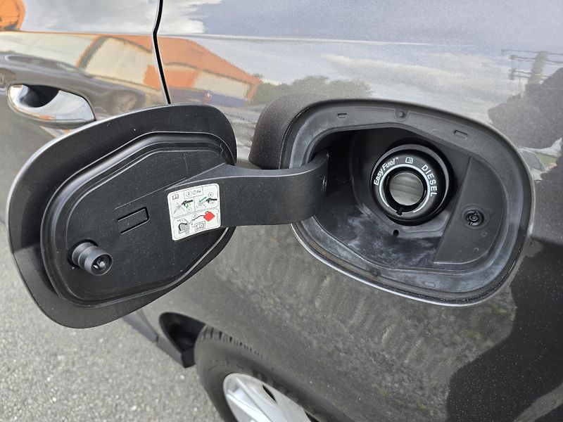 Ford S-MAX TITANIUM 2.0 132kW LED + NAVI - fotka 48 z 48