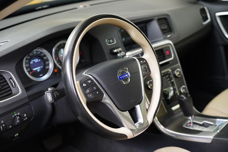 Volvo S60 - fotka 14 z 25