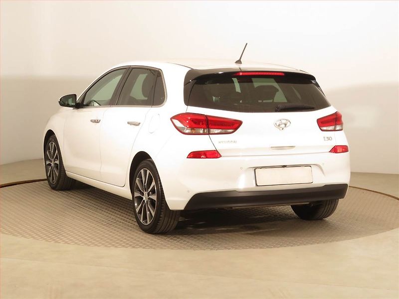 Hyundai i30 (2017) Comfort 1.6 CRDi, Serv.kniha - fotka 4 z 18