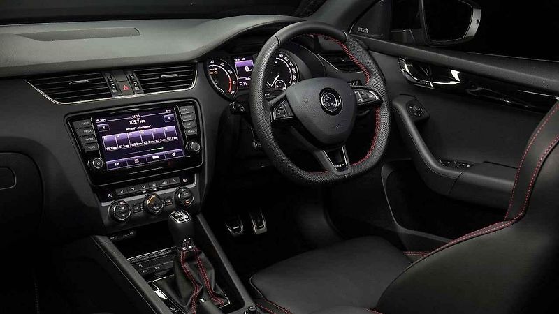 Škoda Octavia se v Čině jmenuje Ou Ya. A je natažená do délky.