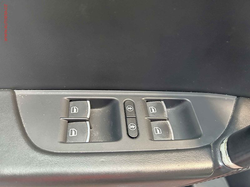 Volkswagen Touareg (2017) 3.0TDi 4x4, 2.maj,ČR, DSG - fotka 12 z 18