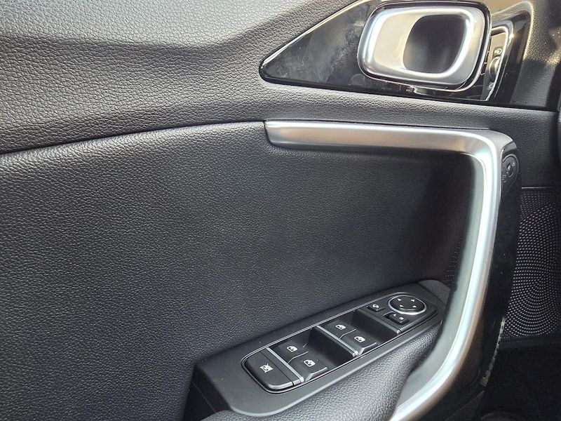 Kia XCeed 1.5-NAVI-KAMERA-V ZÁRUCE - fotka 16 z 24