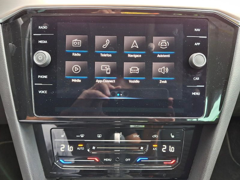 Volkswagen Passat (2023) Variant Elegance DSG 1,5TSi 11 - fotka 19 z 33