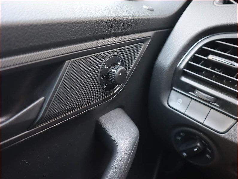 Škoda Fabia (2016) 1.0, Xenony - fotka 15 z 15