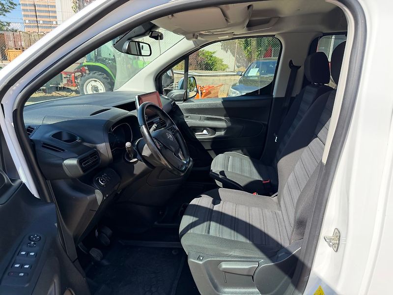 Opel Combo 1.2TURBO 81KW*TOP VÝBAVA- ZADA - fotka 13 z 33