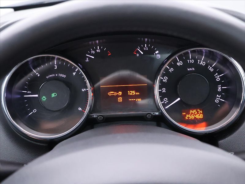 Peugeot 5008 2,0 HDI 110kW CZ Panorama - fotka 16 z 34