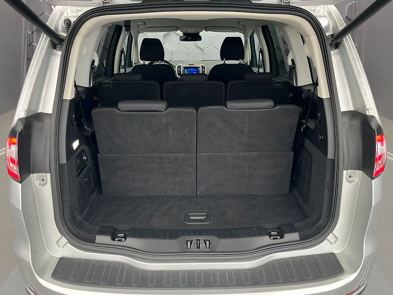 Ford Galaxy 2.0 EcoBlue Titanium 140 kW - fotka 33 z 50