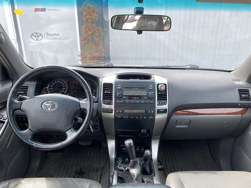 Toyota Land Cruiser 3.0D, ČR, 4x4, automat - fotka 11 z 16