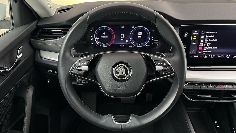 Škoda Octavia 2.0 TDI DSG Style Combi - fotka 9 z 27