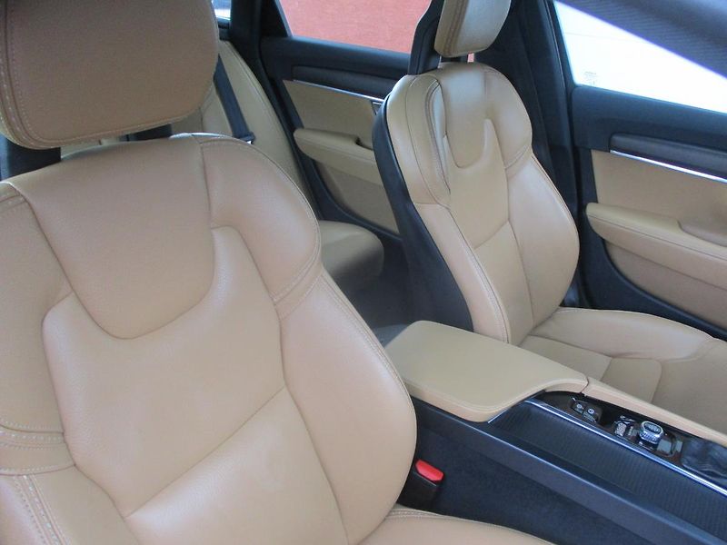 Volvo V90 T6 CROSS COUNTRY PRO 246kW - fotka 22 z 47