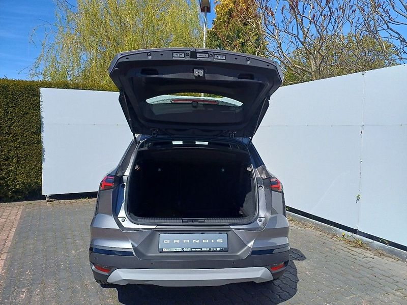 Mitsubishi Grandis INVITE+ 1.3 DI-T MILD HYBRID 1 - fotka 19 z 21