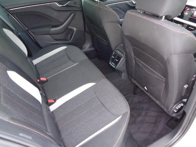 Škoda Scala 1.0 TSI 7DSG SELECTION 85 kW - fotka 25 z 30