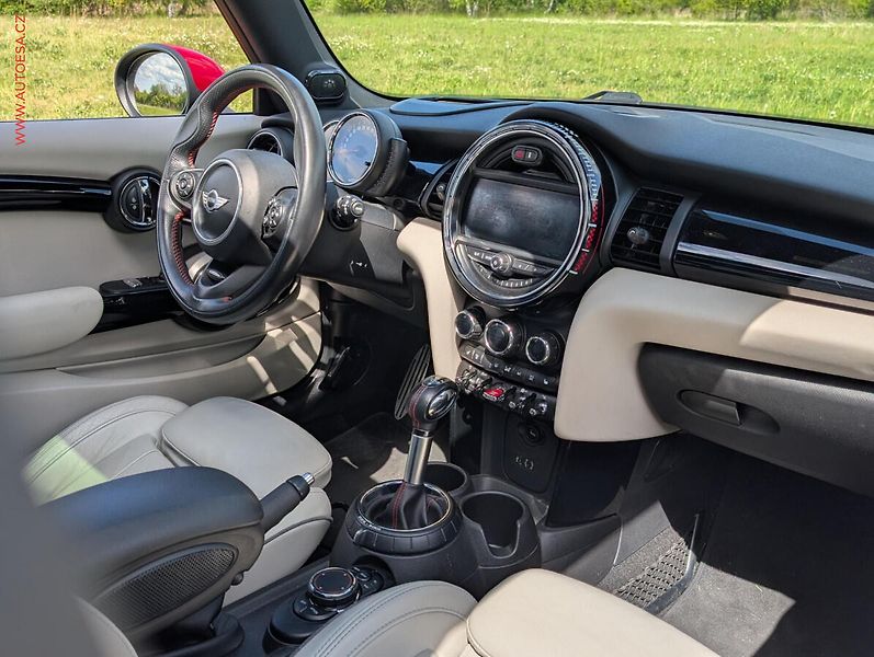 Mini Cooper (2016) 2.0i JCW, ČR, AT, LED, navi - fotka 14 z 23