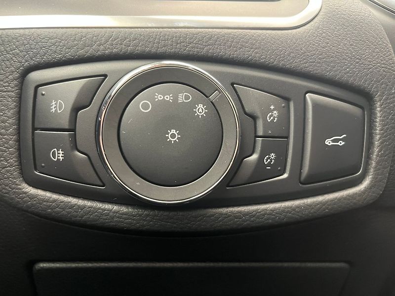 Ford S-MAX 2,5 HEV Titanium 7míst - fotka 20 z 70