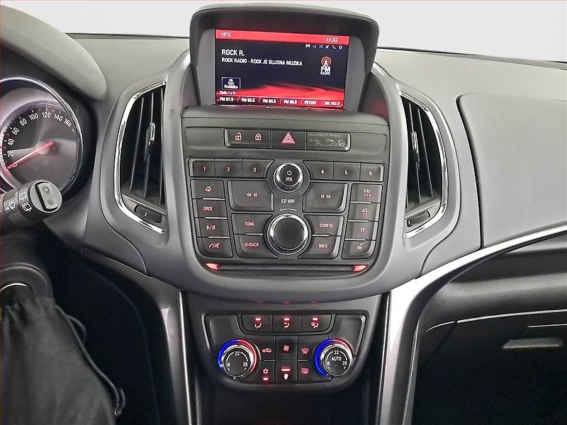 Opel Zafira (2014) 2.0 CDTI, 7 míst, ČR,1.maj - fotka 12 z 20