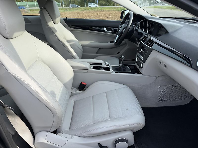 Mercedes-Benz Třídy C 180 CGI NAVI MANUAL SERVISKA - fotka 34 z 48