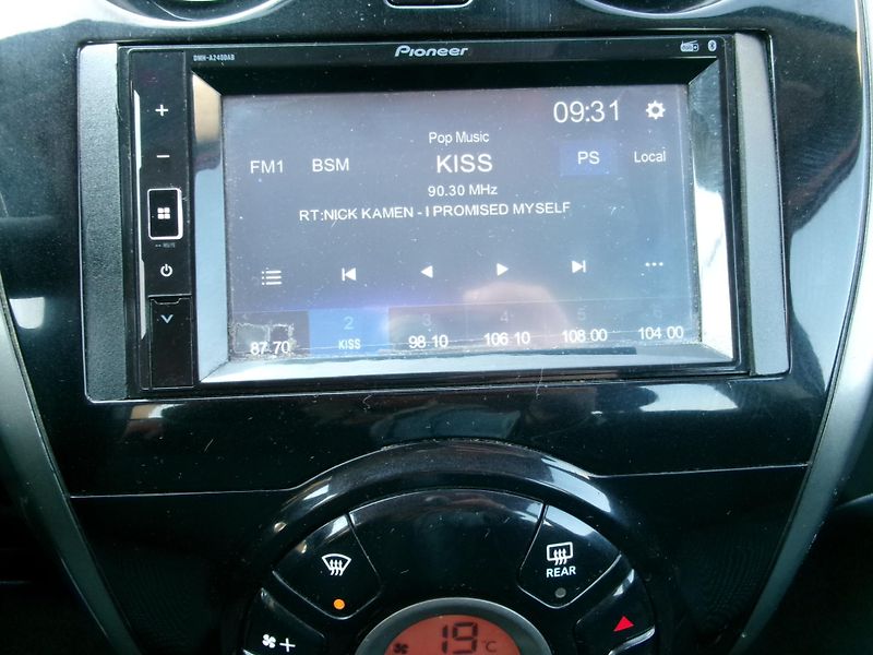 Nissan Note (2013) 1.2i AC BT HF ALU TEMP - fotka 16 z 28