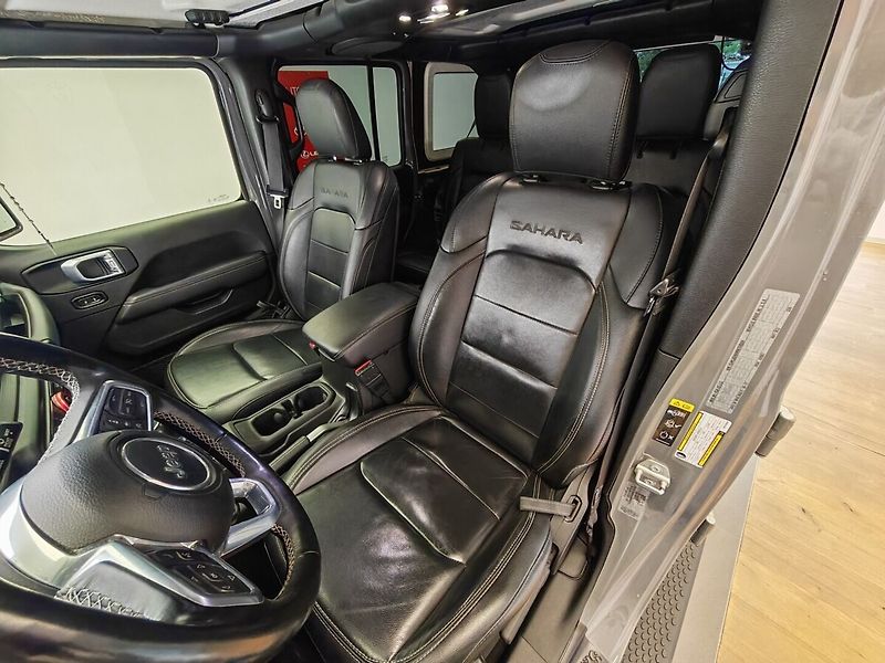 Jeep Wrangler SAHARA 2.0T 4x4 TRAIL RATED - fotka 15 z 40