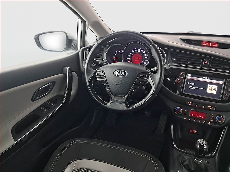 Kia Ceed (2017) 1.6 GDI, Serv.kniha, Navi - fotka 7 z 19