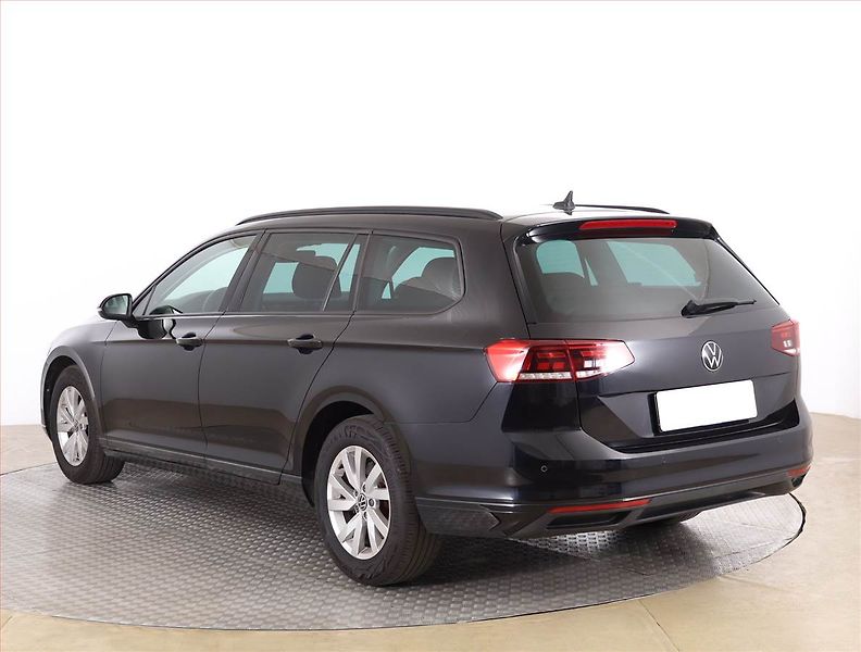 Volkswagen Passat (2021) Elegance 2.0 TDI, Automat - fotka 4 z 19