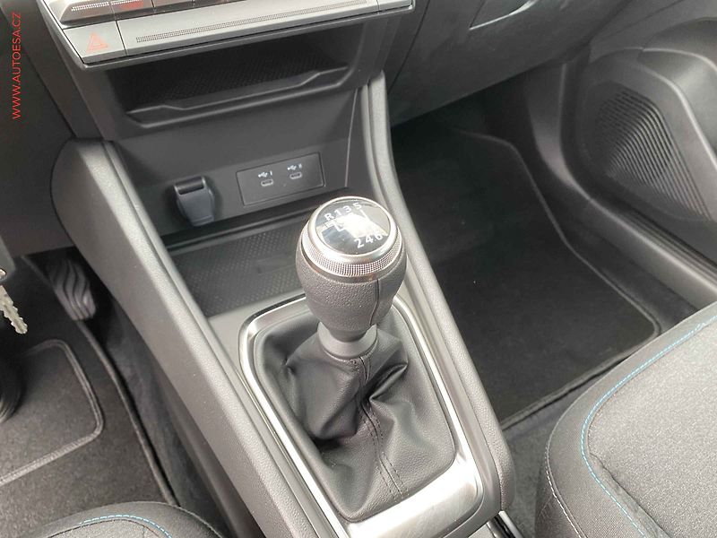 Renault Captur (2025) 1.0 TCe, 1.maj,ČR, LED - fotka 16 z 18